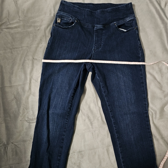 Size 6 jeans - Picture 5 of 8